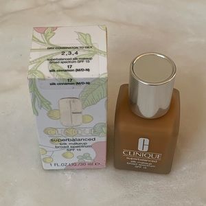 Superbalanced Silk Makeup